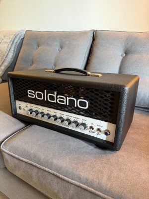 Amplificador Soldano SLO-30 de 30 watts a tubos